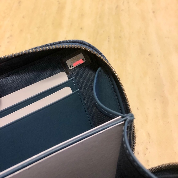 ✨SOLD✨New Auth Chanel 22C Denim Pearl Crush Camera Bag - Picture 9 of 13